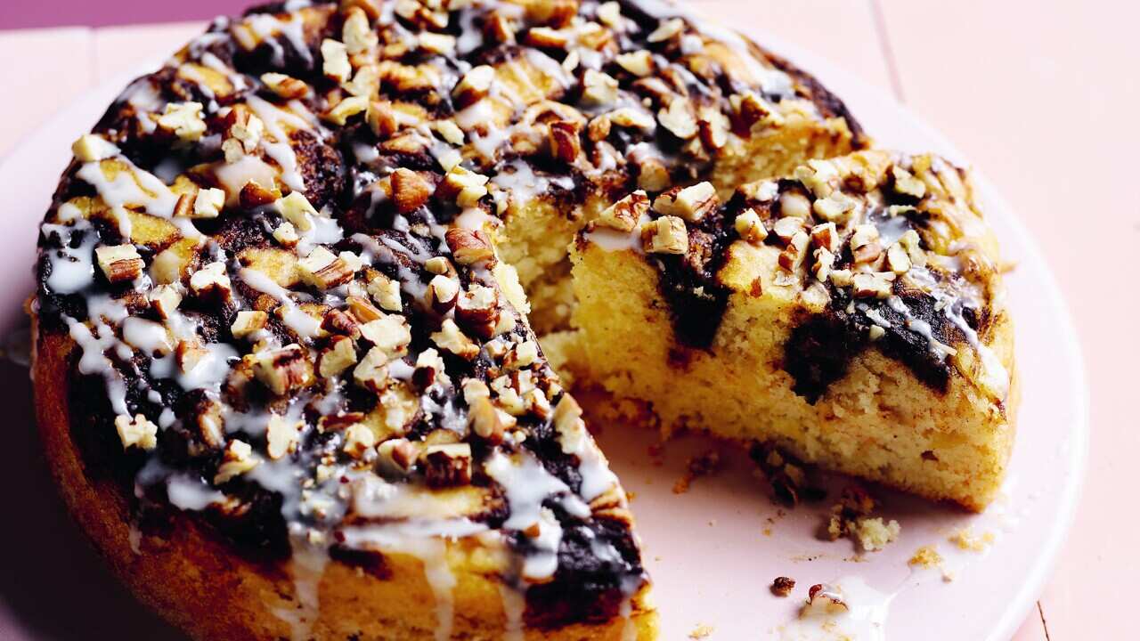 Simple apple-cinnamon scroll cake copy.jpg