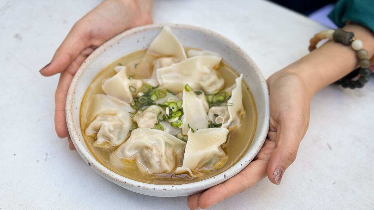 Northern-Style Pork and Green Onion Wontons (北方大馄饨) 